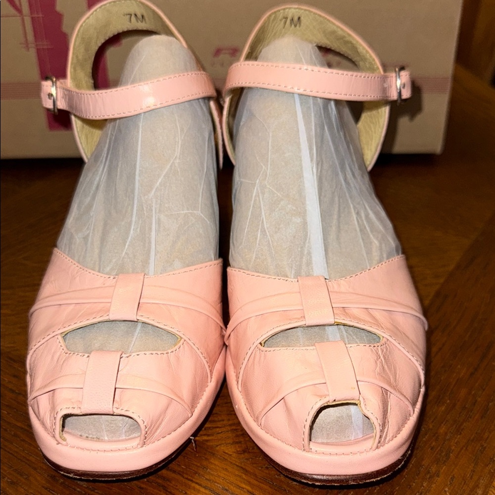 Re-Mix vintage shoes in pink